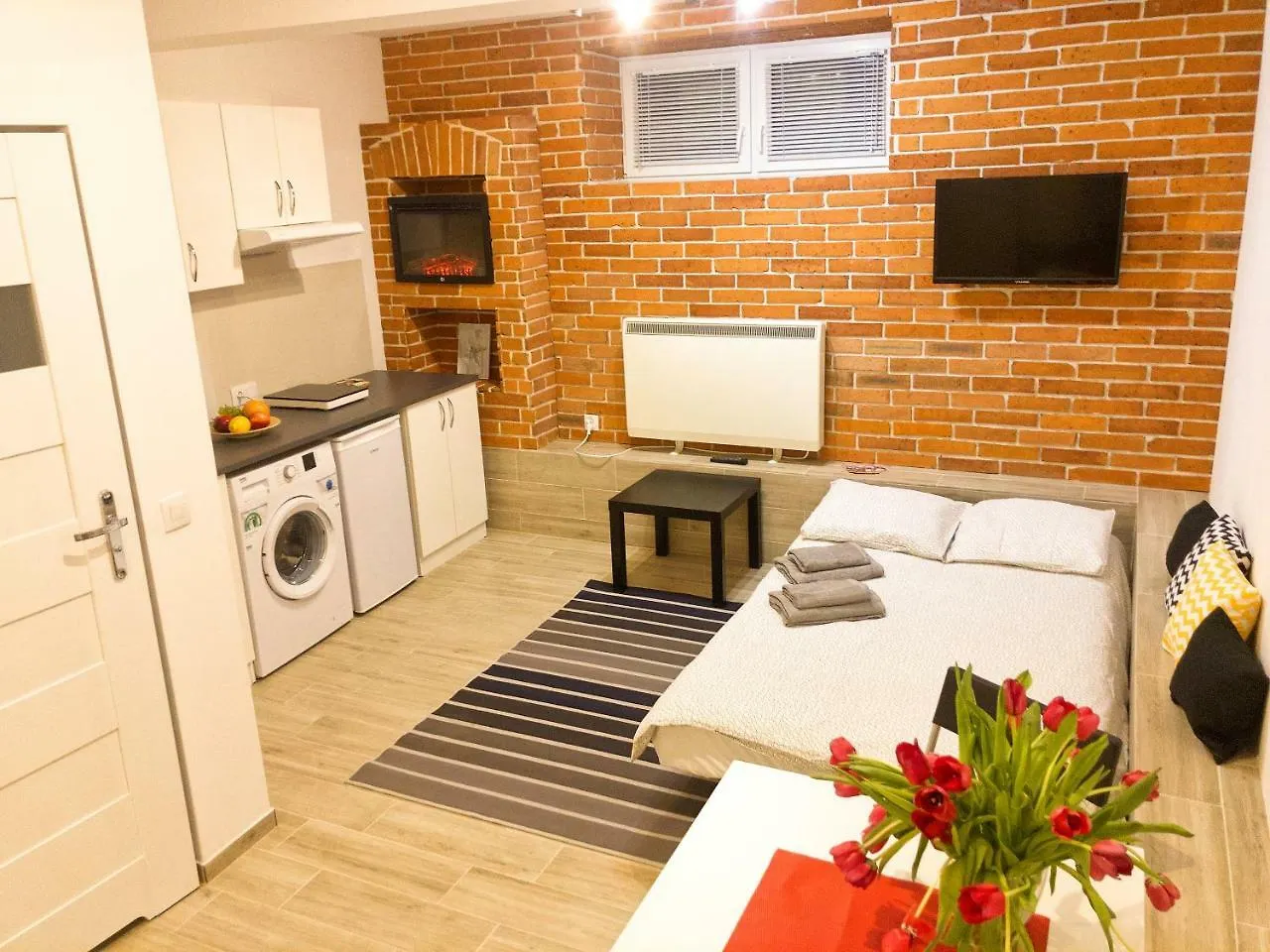 Aparthotel Fox Center Kraków 0*,  Polen